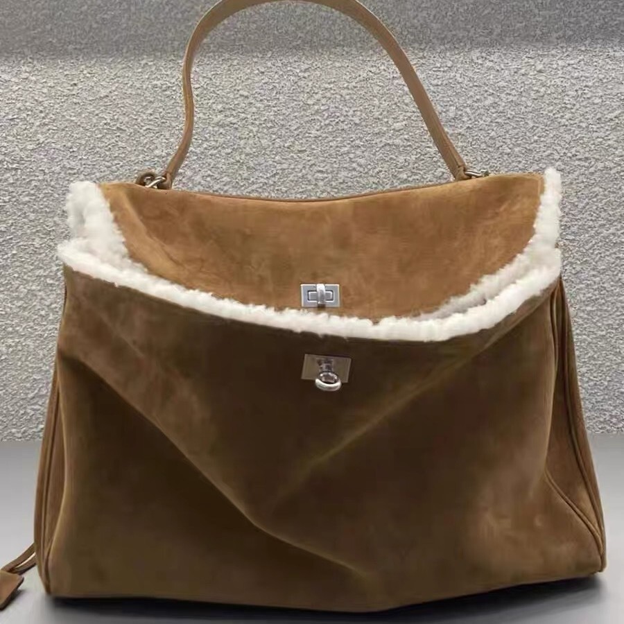 Bag 2025 New Product Internet Celebrity Same Style Fashion Versatile Flip Fur Contrasting Color Tote Casual Design Handheld Shoulder Bag Trendy