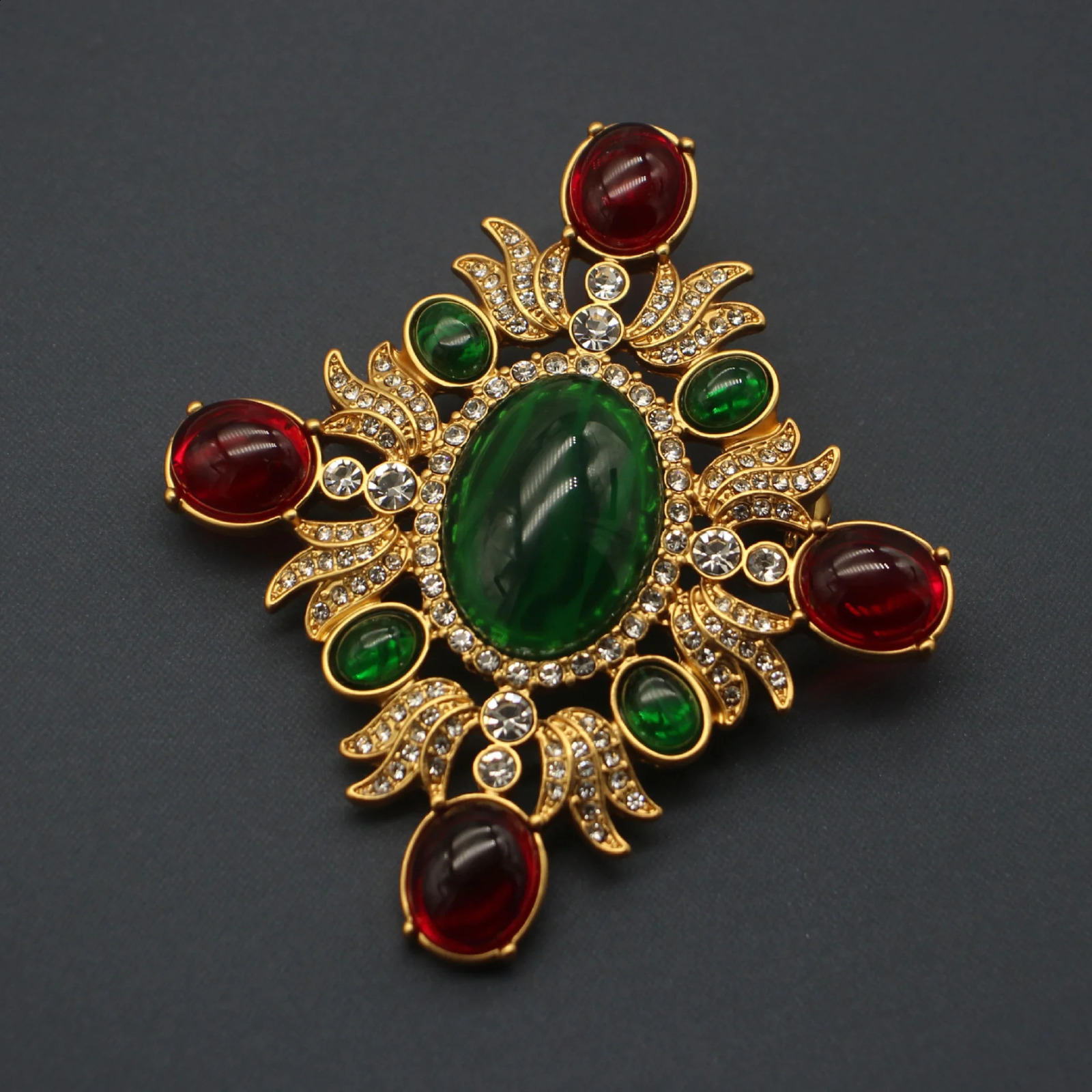 Europe and the United States exaggerated medieval retro glass micro-inlaid heavy old metal brooch 241227