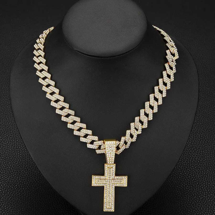 Mens and womens shiny cross pendant necklace with Cuban chain hip-hop crystal shiny fashion exquisite jewelry giftXJ241227