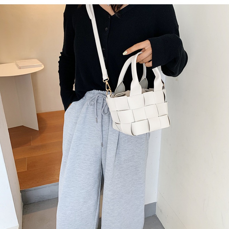 New Fashion Bucket Bag Women Mini Bag Woven Crossbody Bags Portable Bucket Bag High Quality