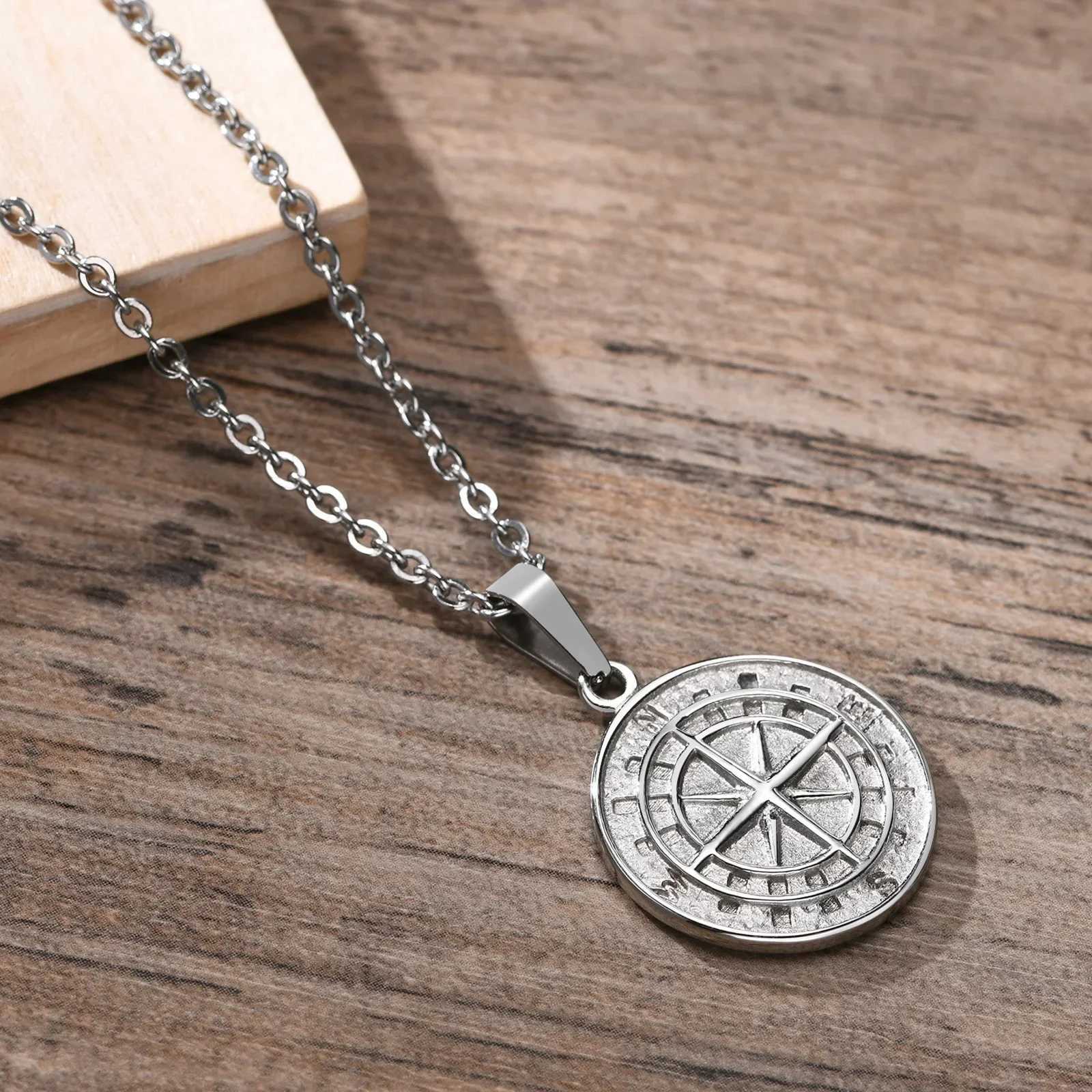 Layered Necklaces for Men Sailing Travel Compass Pendant Stainl Steel Cuban Figaro Wheat Chain Casual Retro CollarXJ241227