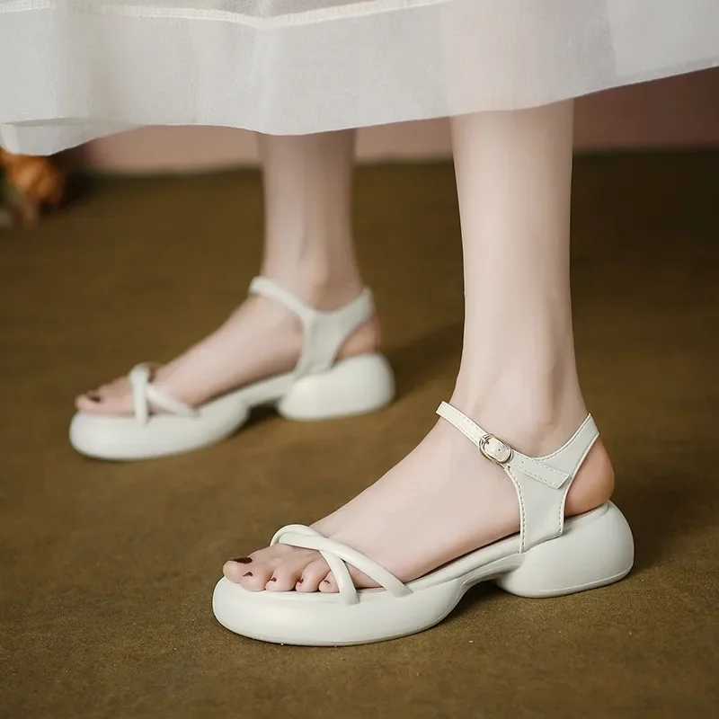 High Quality Rome Sandals High heels Womens summer New Thick bottom Sponge cake Matching skirts Beach shoes T241227