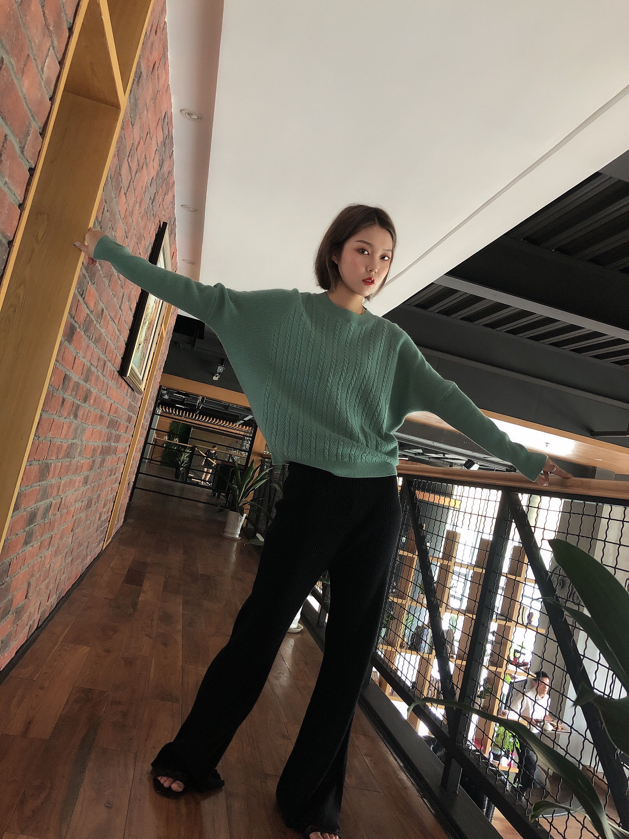 Sophisticated Slim-Fit Wool Pullover for Ladies Warmth Meets Style