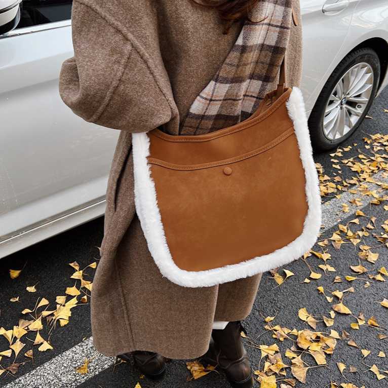 autumn winter frosted leather paired with lamb wool bucket bag, women's diagonal cross high-end feeling, large capacity tote bag 241215