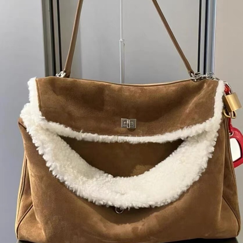Bag 2025 New Product Internet Celebrity Same Style Fashion Versatile Flip Fur Contrasting Color Tote Casual Design Handheld Shoulder Bag Trendy
