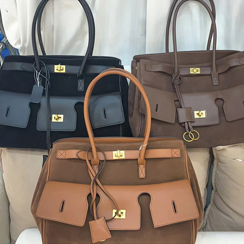 New Tote Women's Fashion Simple Matte Ankola Red Handbag Large Capacity Shoulder Lock Design Wing Commuter Bag