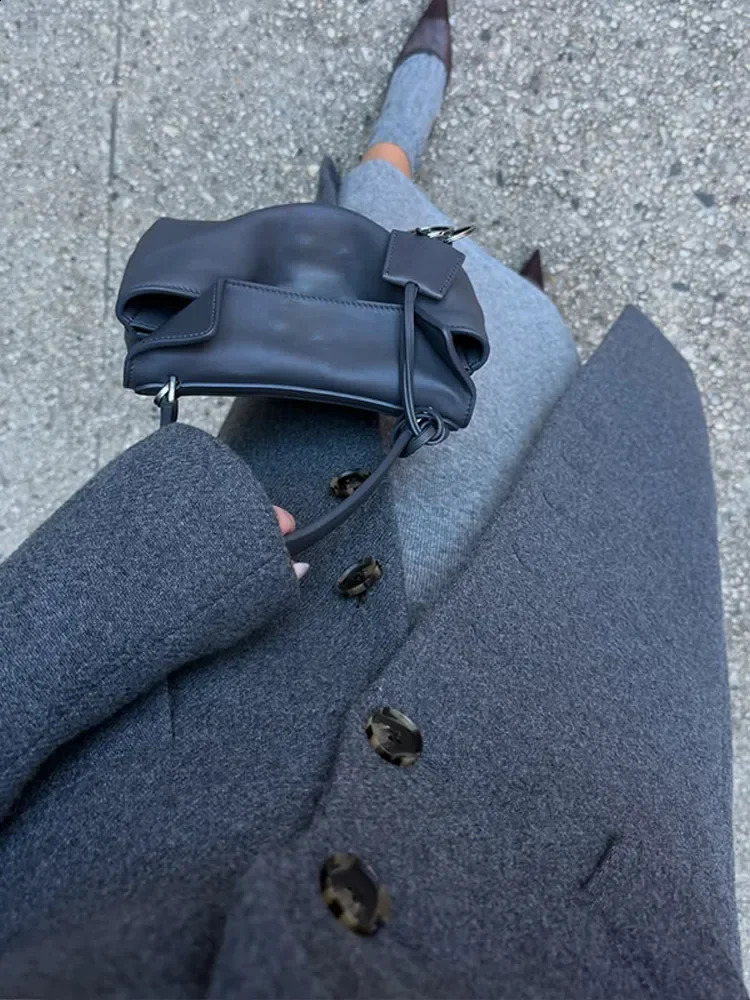Fashion High Waist Flap Pockets Long Coats Elegant Burgundy Lapel Single Breasted Wool Blends Overcoat Lady Street Outerwear 241226