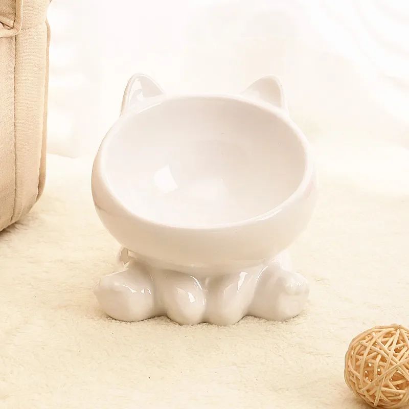 144440 Paper cat bowls can be thrown away after use and do not need to be cleaned. They are very convenient and suitable for rescuing stray cats or traveling