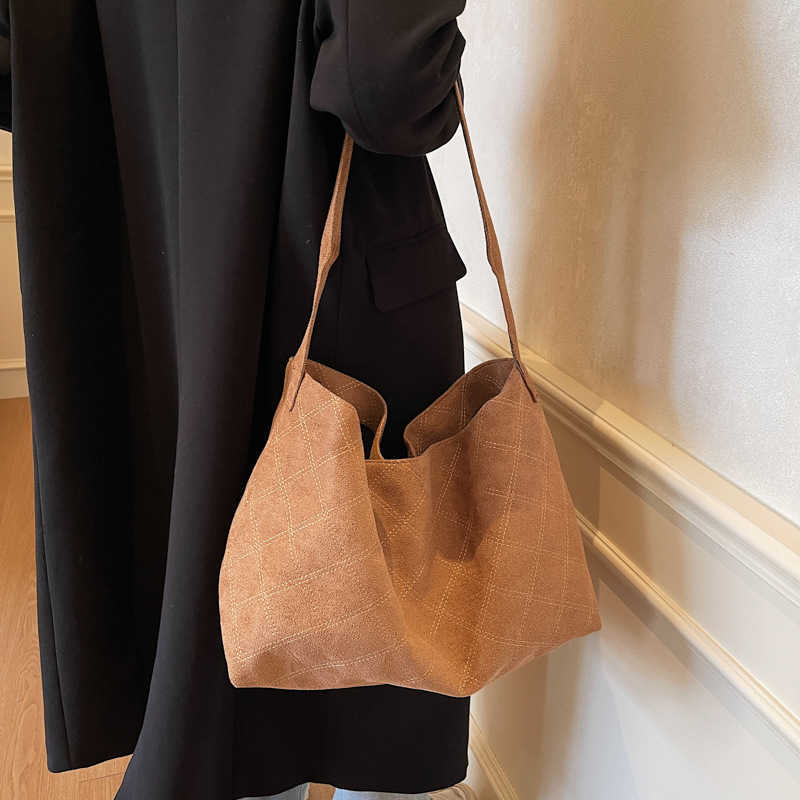 Suede Simple and Beautiful 2024 Leisure New Style Autumn/Winter Large Capacity Commuting Fashion Tote Underarm Single Shoulder Bag for Women 241231
