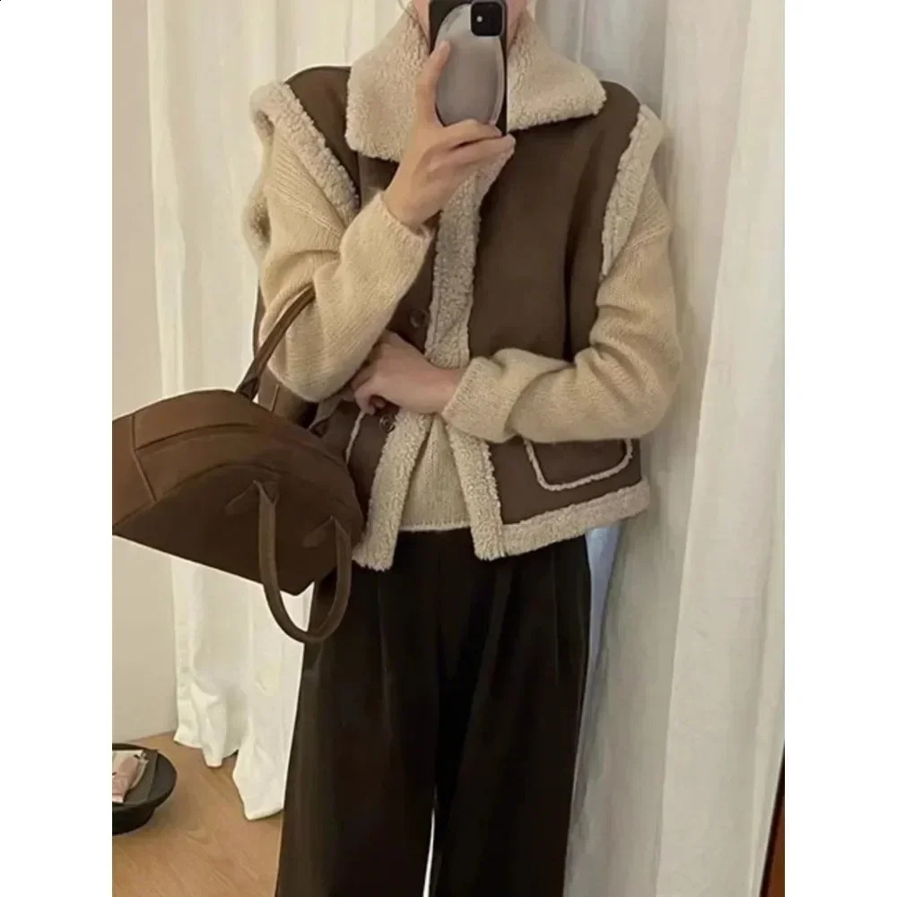 2024 Autumnwinter Womens Lamb Wool Vest Jacket Onepiece Thickened No Sleeves Shoulder Fur Coat 241223