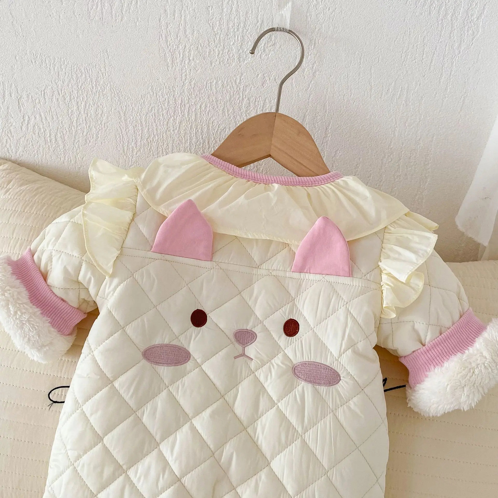 Autumn Winter Baby Girls Bodysuit Cotton Padded Laced Solid Pocket Warm Infant Girls Jumpsuit born Girls Onesies Outfit 241226