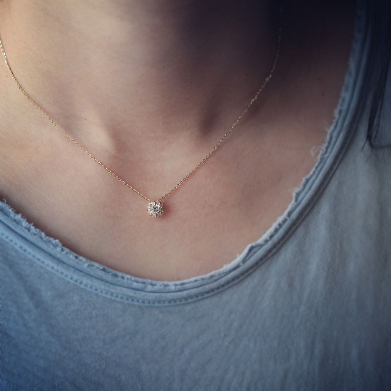 2024 Ins Top Sell Snow Flower Pendant Simple Fine Jewelry Pure 100% 925 Sterling Silver Gold Fill Round Cut White Lab moissanite Diamond Women Clavice