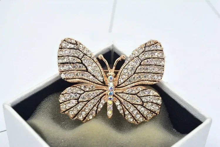 European Scarf Buckle Crystal from Austrian High-grade butterfly brooch Fashion womens corsage For Wedding Party 241227