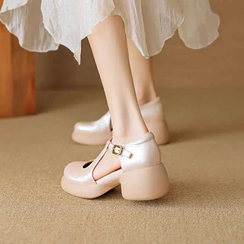 High Quality New Round Head Not Tired Feet Soft Leather Thick Sold Toe Sandals Womens Summer Hollow Thick Heels T241227