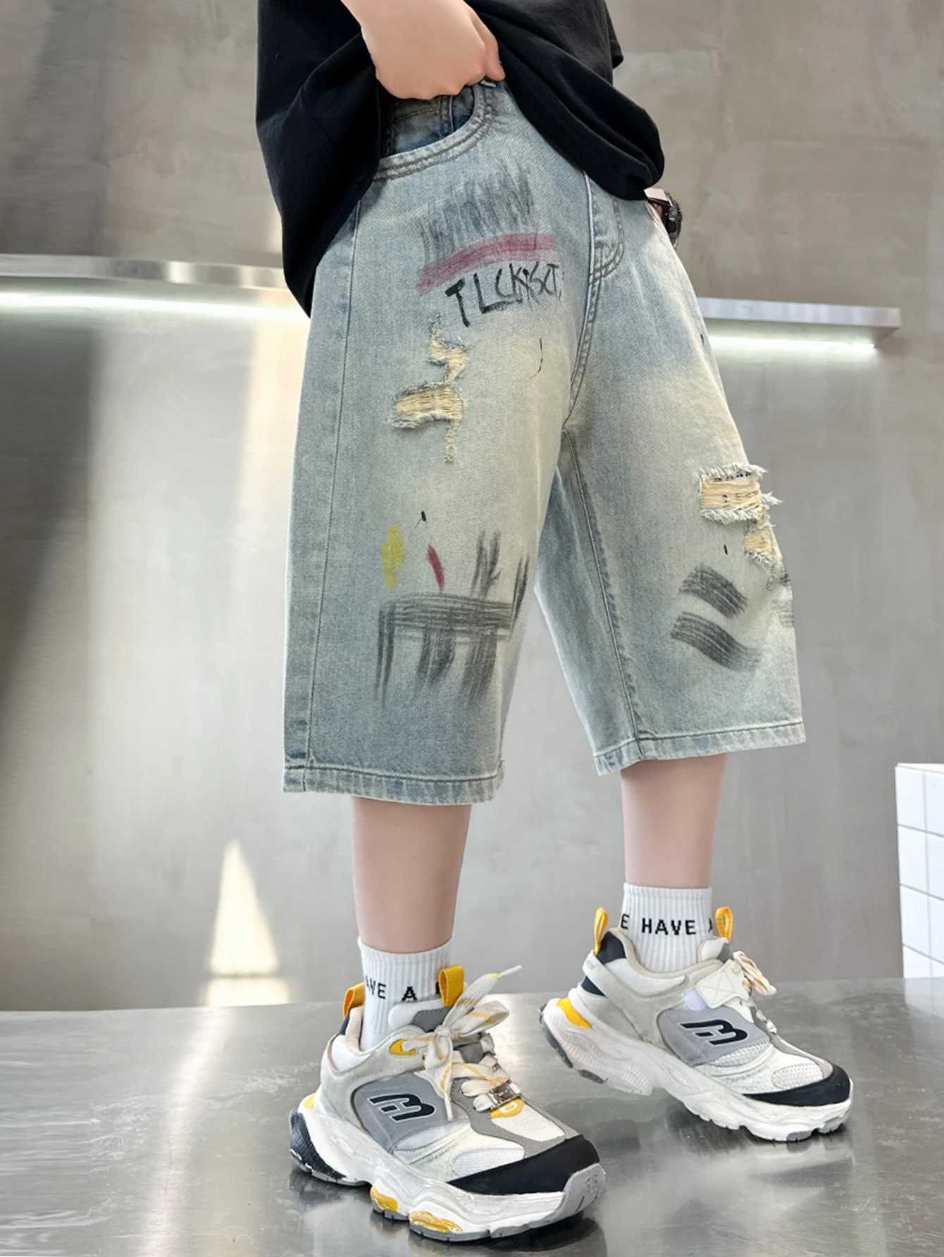 Boys colorful spray-painted ripped denim shorts W241227