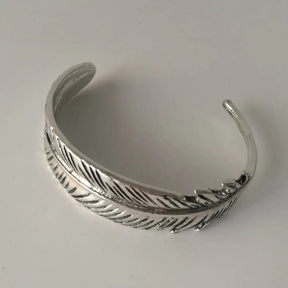 Vintage Alloy Feather Cuff Bracelets Brangle For Women Leaves Bangles Punk Bangle Jewelry 241227