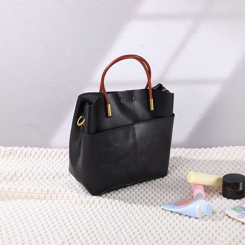 A niche design genuine leather bag, vegetable tanned cowhide handbag, fashionable and simple casual women's bag