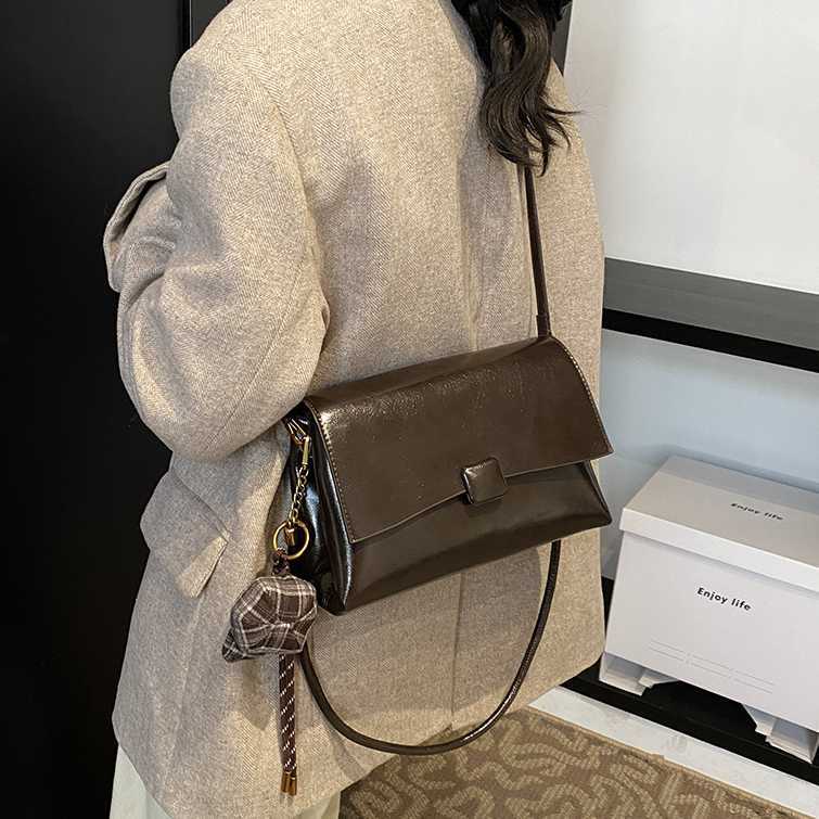 Fashion and casual underarm bag women, Korean version, autumn winter new trend, single shoulder small square bag, high-end women's bag 241215