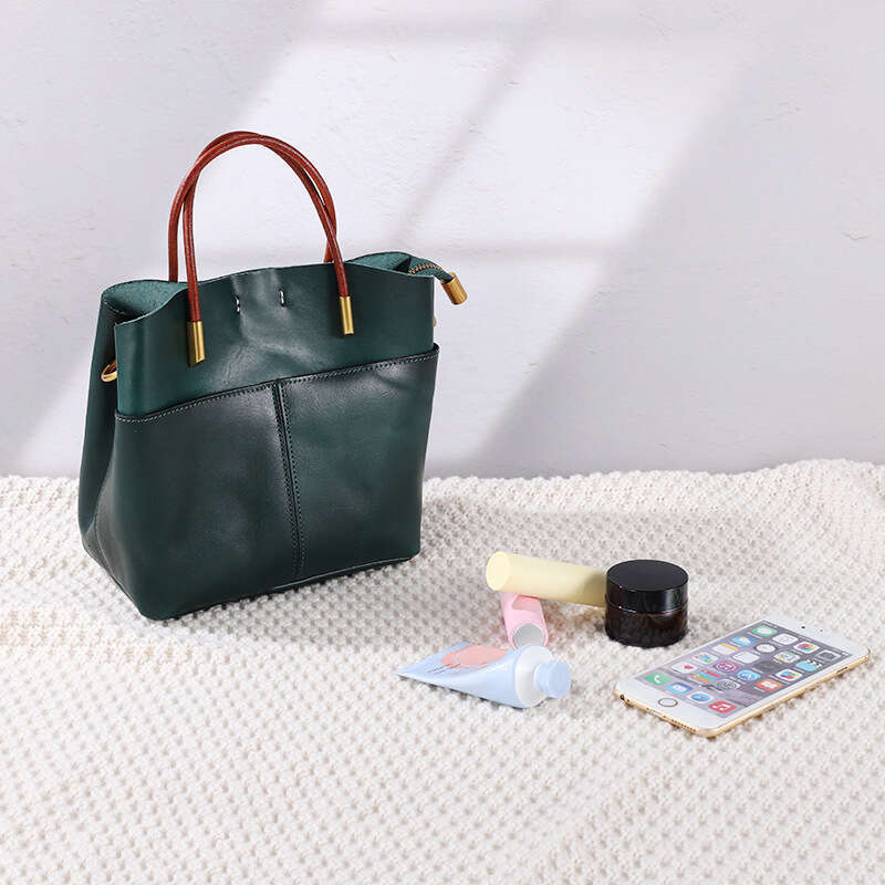 A niche design genuine leather bag, vegetable tanned cowhide handbag, fashionable and simple casual women's bag