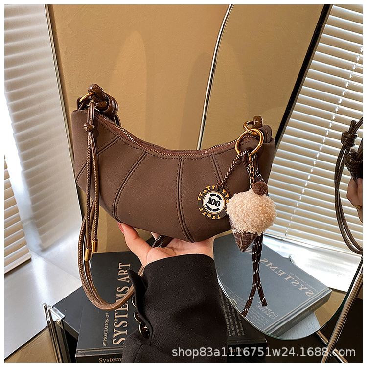 2025 New Moon Dumpling Bag Designer's Single Shoulder Bag Still Single Cross Shoulder Women's Bag Lightweight Bag