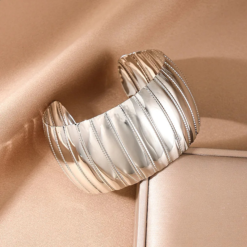Bracelet For Women Retro Metal Vertical Stripe Geometric Metal Cuff Bangles Holiday Party Gift OL Fashion Jewelry CB0 241227