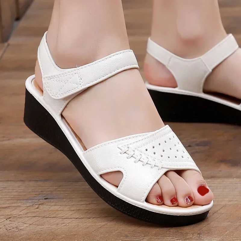 High Quality Middle aged Mom Sandals Summer Womens Sandals Slippers Flat Heel Soft Sole Elderly Sandals women shoes Bohemian T241227