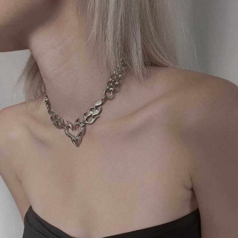 European and American Temperament Flame Chain Female Clavicle Chain Fashionable Flame Totems -she Pendant NecklaceXJ241227