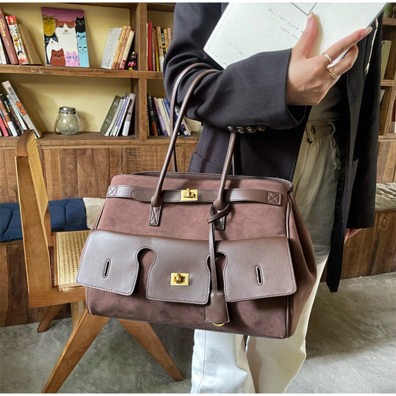 New Tote Women's Fashion Simple Matte Ankola Red Handbag Large Capacity Shoulder Lock Design Wing Commuter Bag