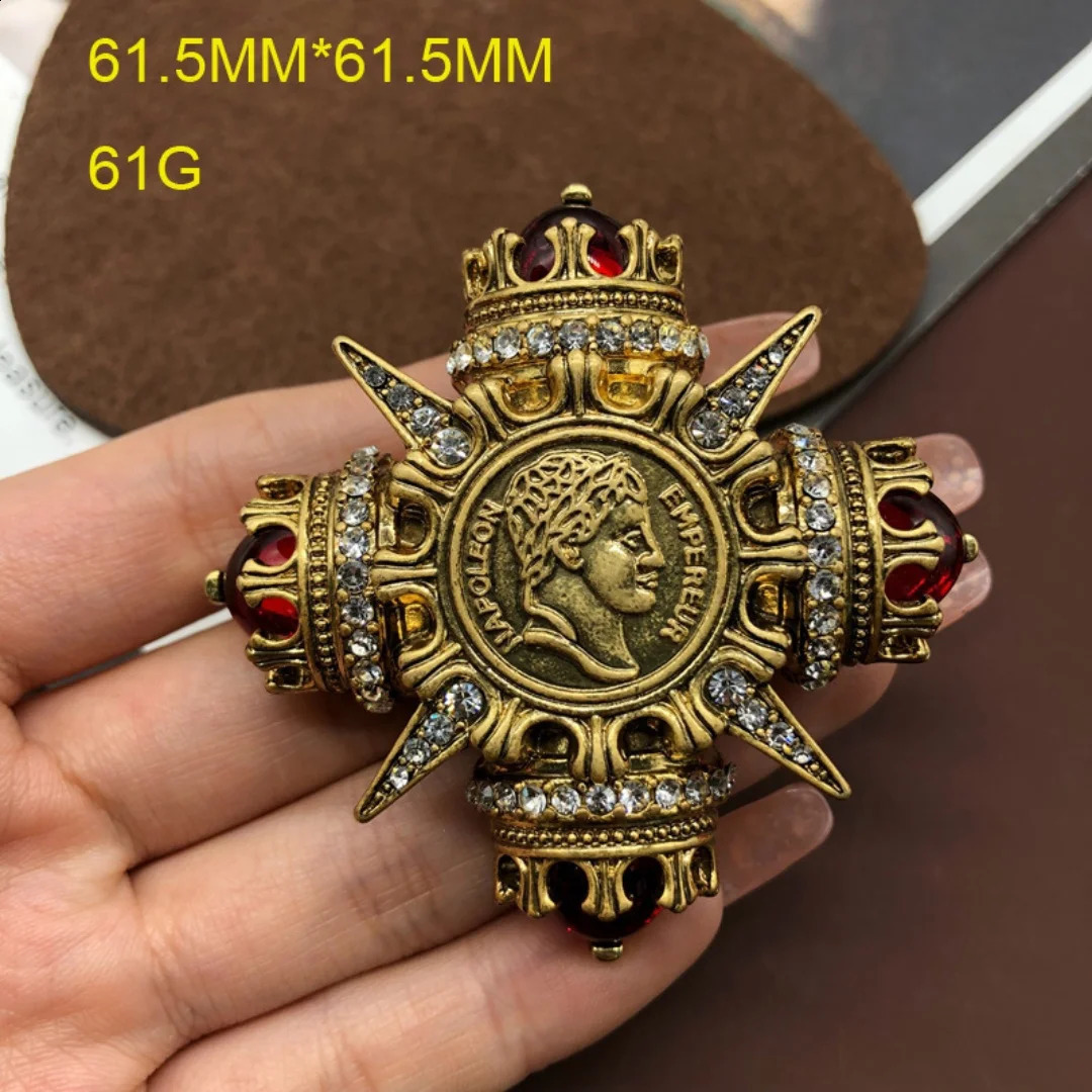 Europe and the United States exaggerated medieval retro glass micro-inlaid heavy old metal brooch 241227