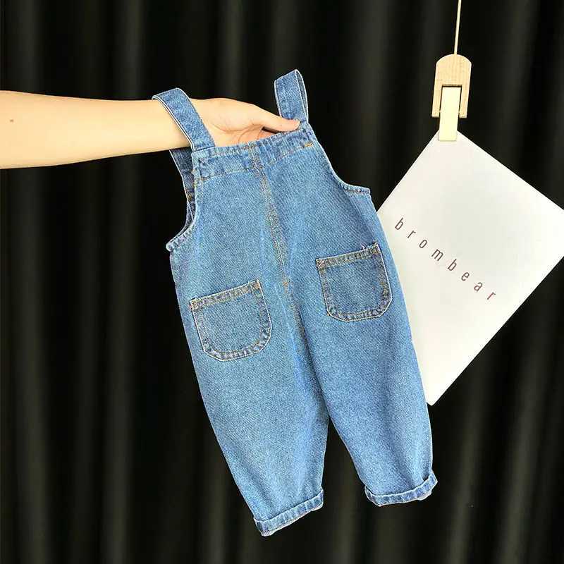 2023 New Korean Fashion Girls jumpsuit Solid Cowboy Pendant Cute Kaii Preschool Boys Jeans Pants Childrens Top W241227