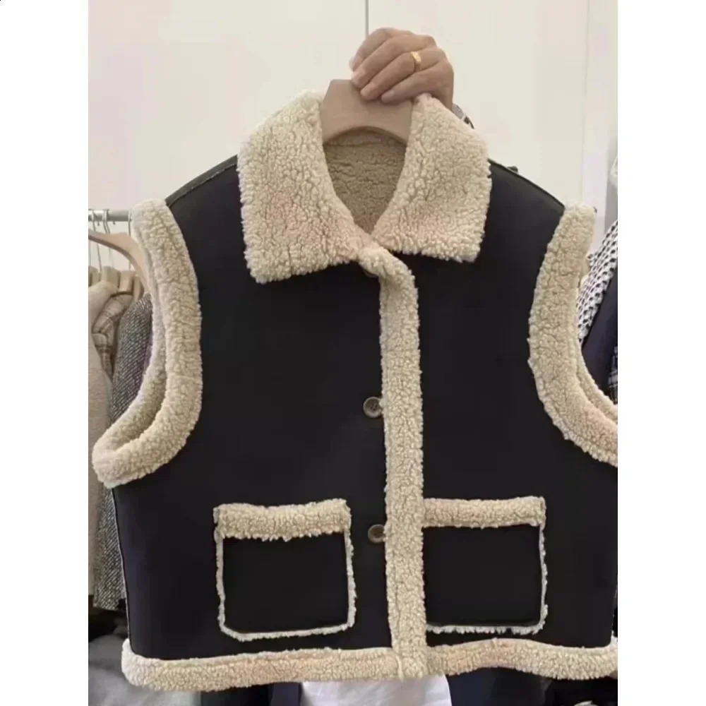 2024 Autumnwinter Womens Lamb Wool Vest Jacket Onepiece Thickened No Sleeves Shoulder Fur Coat 241223