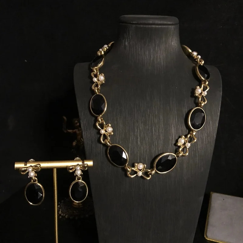 Antique Gold Light Sense Necklace and Earring Suit Black Colored Glaze Inlaid Jewel Diamond All-Match Necklace 241226