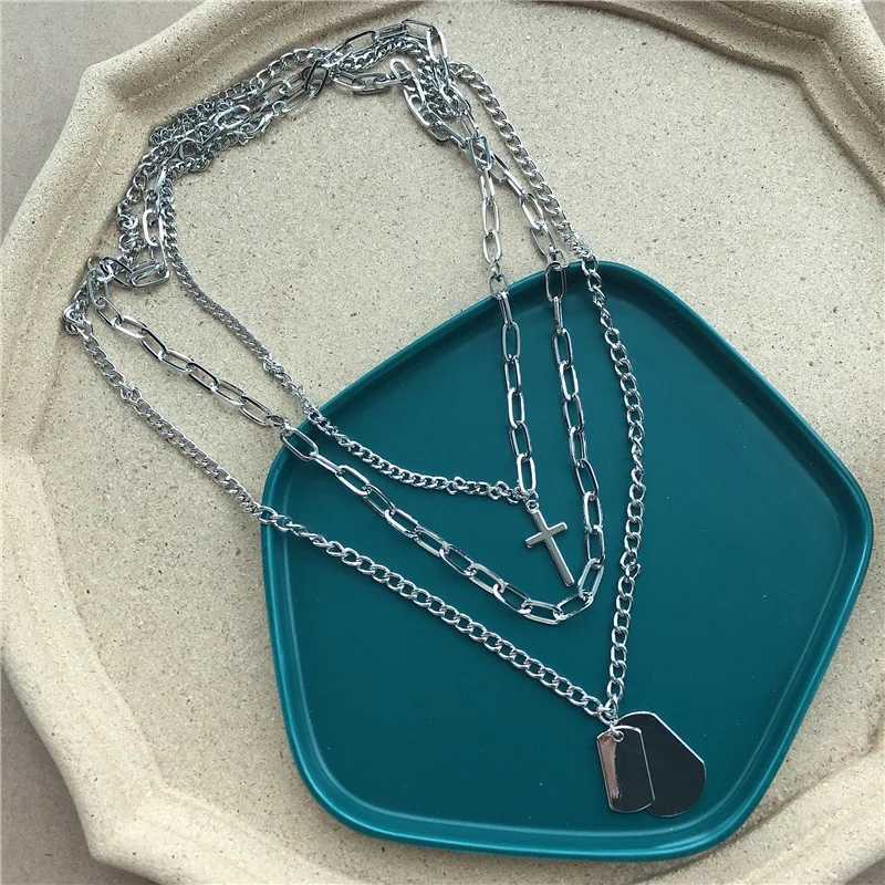2021 Fashion Multilayer Silver Color Metal Chain Cross Necklace Couple Hip Hop Punk Geometric Pendant Necklaces for Women MenXJ241227