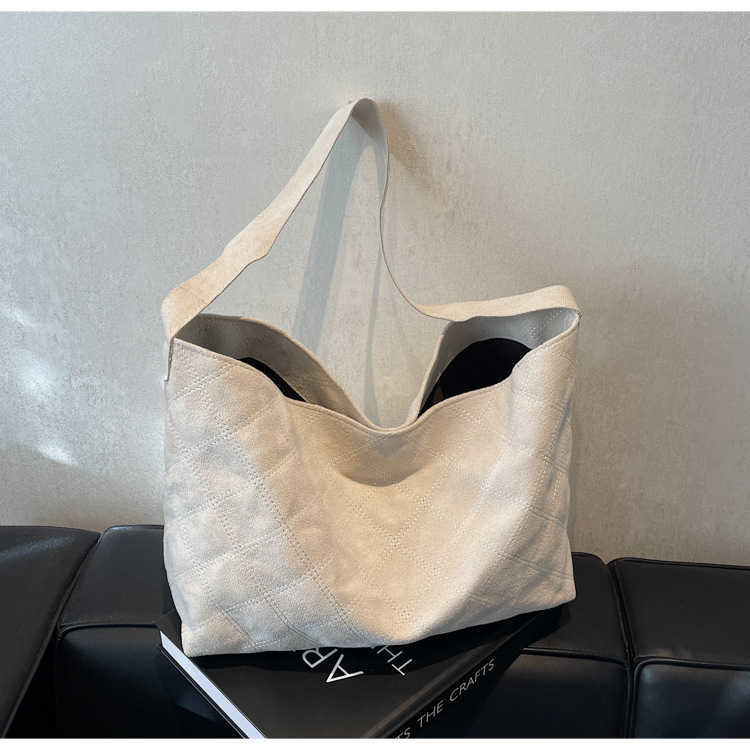 Suede Simple and Beautiful 2024 Leisure New Style Autumn/Winter Large Capacity Commuting Fashion Tote Underarm Single Shoulder Bag for Women 241231