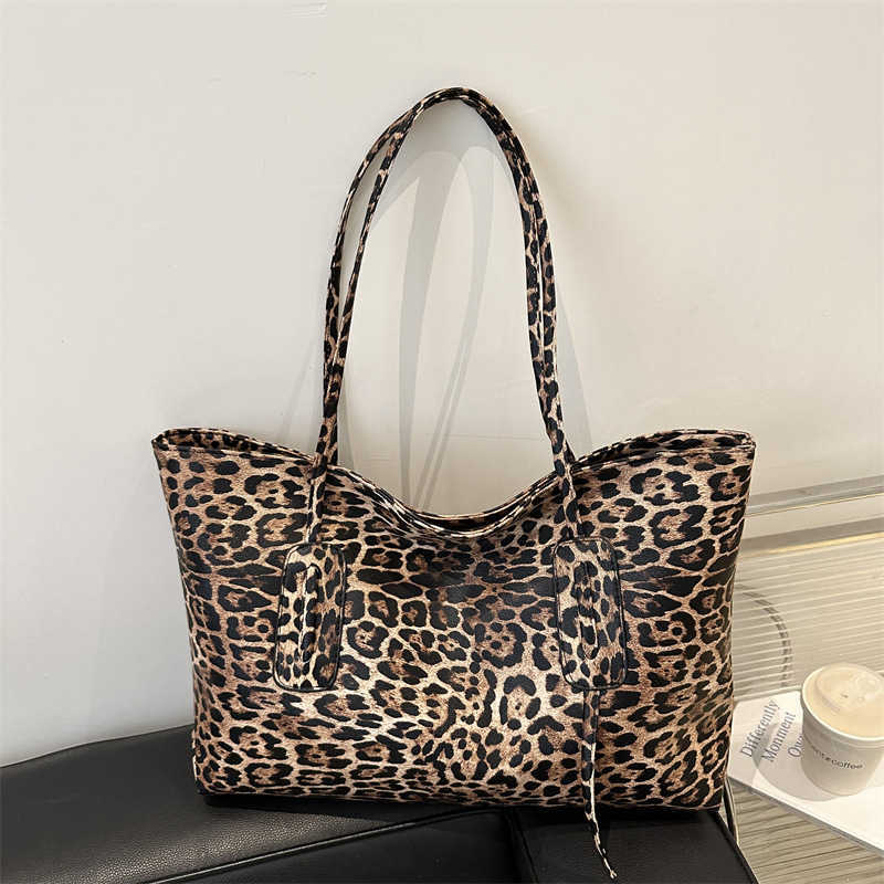 Autumn and Winter Large Capacity Leopard Pattern Tote Bag for Women 2024 New Fashion Commuter Single Shoulder Tote Bag Casual Bag 241227