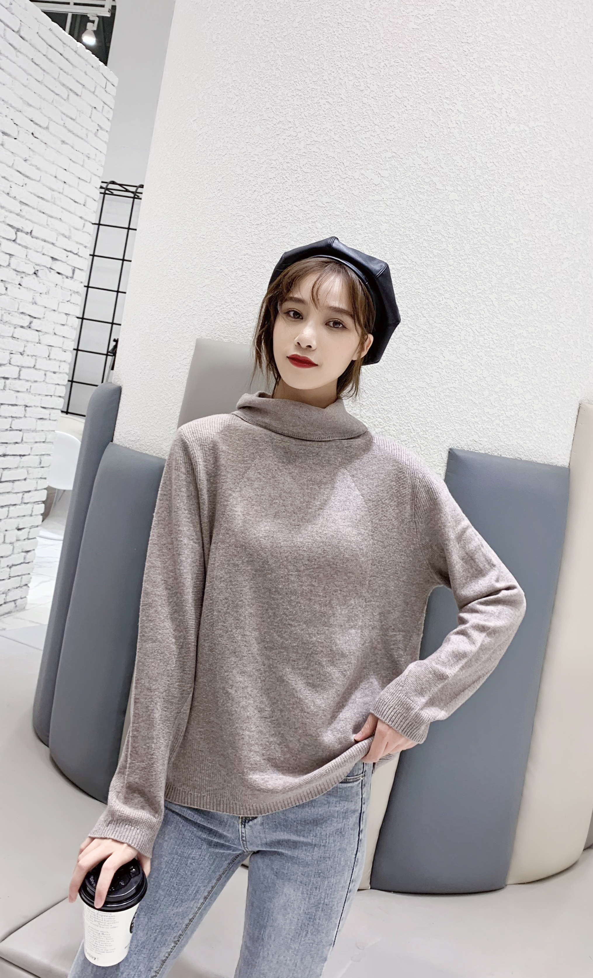 Elegant Women's Wool Pullover - Comfortable and Warm for Autumnal Weather