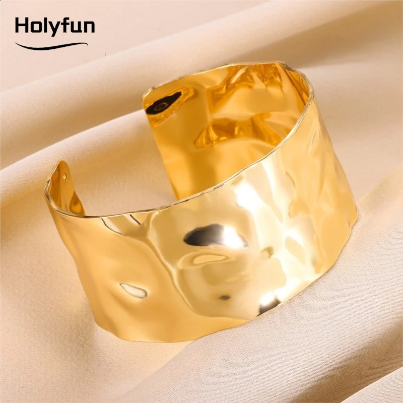 Exquisite Classic Bump Pattern Openning Bangles Bracelet For Women Cuff Bracelet Gold Color Stainless Steel Hand Ornament Gift 241227