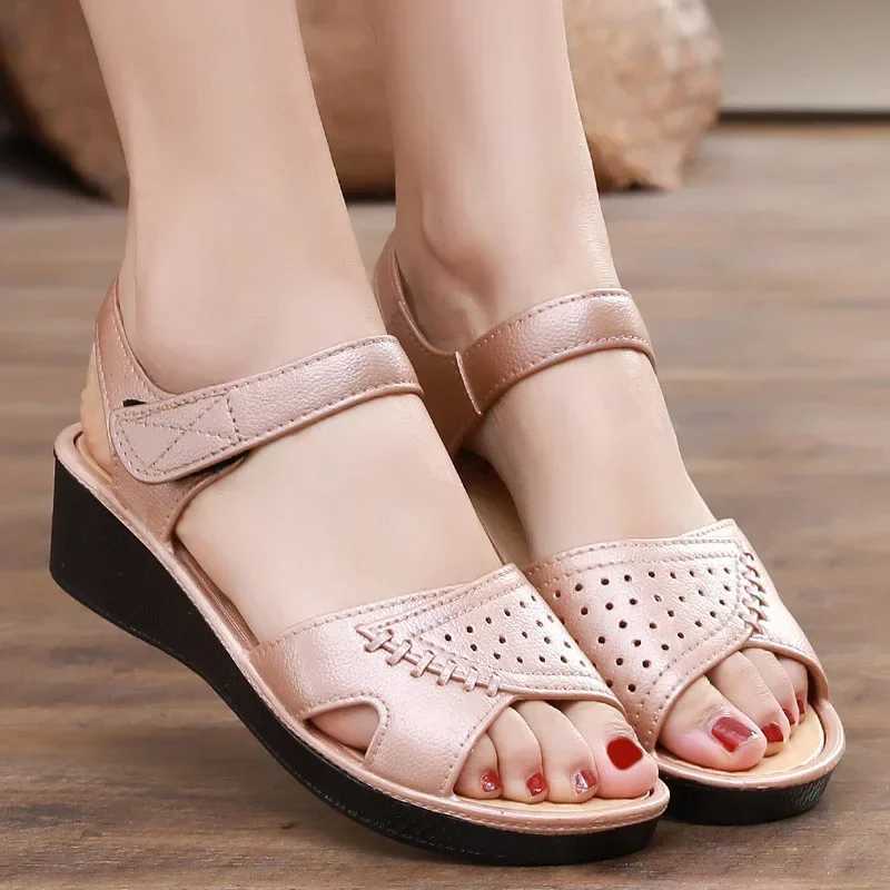 High Quality Middle aged Mom Sandals Summer Womens Sandals Slippers Flat Heel Soft Sole Elderly Sandals women shoes Bohemian T241227