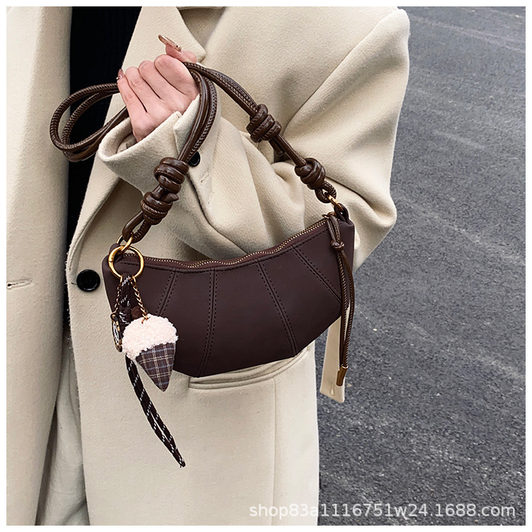 2025 New Moon Dumpling Bag Designer's Single Shoulder Bag Still Single Cross Shoulder Women's Bag Lightweight Bag