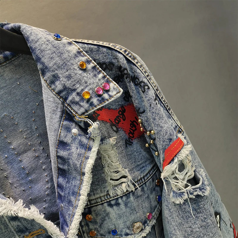 Manual Beaded Diamond Letter Graffiti Print Women Denim Jacket Spring Autumn Blue Short Hole Jean Jacket Casual Veste Femme 241223