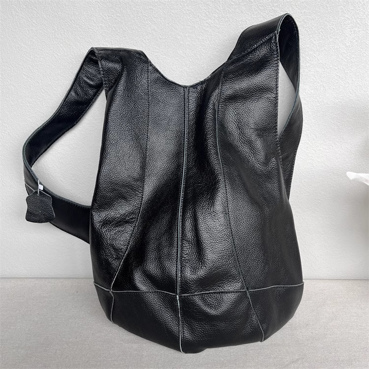 Backpack made of genuine leather, Korean version, personalized, street style, suitable for both men women, versatile. First layer cowhide, close fitti