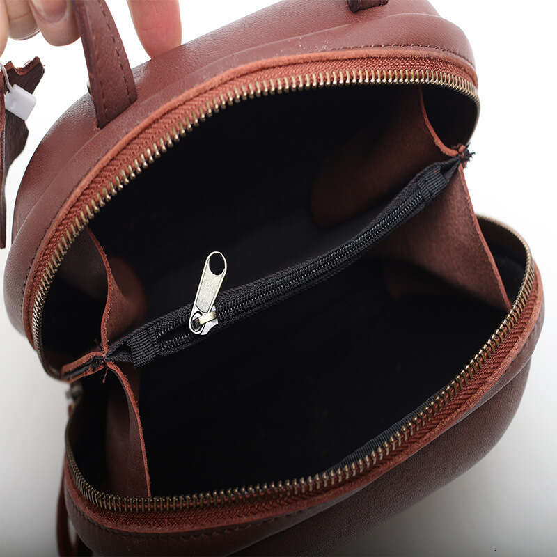 Leather Women's with Niche Temperament Portable Lunch Box Summer Minimalist Top Layer Cowhide Shoulder Crossbody Bag Shaped Small bag