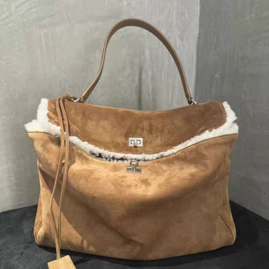 Bag 2025 New Product Internet Celebrity Same Style Fashion Versatile Flip Fur Contrasting Color Tote Casual Design Handheld Shoulder Bag Trendy