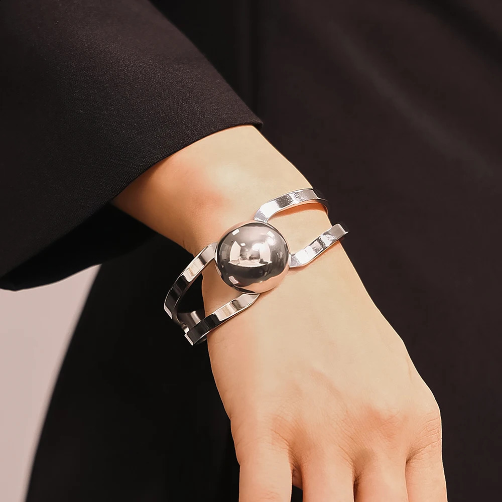 Shiny Ball Stainless Steel Bracelet for Women Plated Gold Geometric Fashion Hollow Bangle Jewelry Gift Wholesale 241227