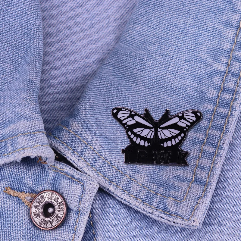 Superior Quality Moth Butterfly Enamel Pins Cute Brooches Clothes Hat Lapel Pin Gothic Badge Jewelry Gifts for Friends Wholesale 241227