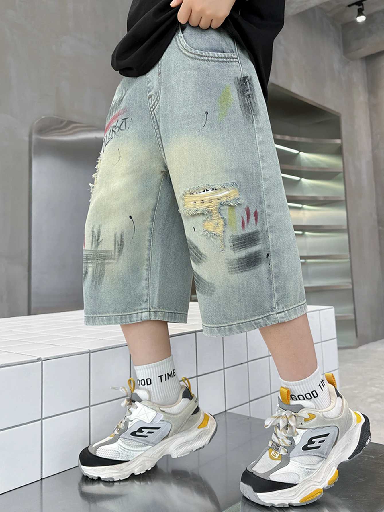 Boys colorful spray-painted ripped denim shorts W241227