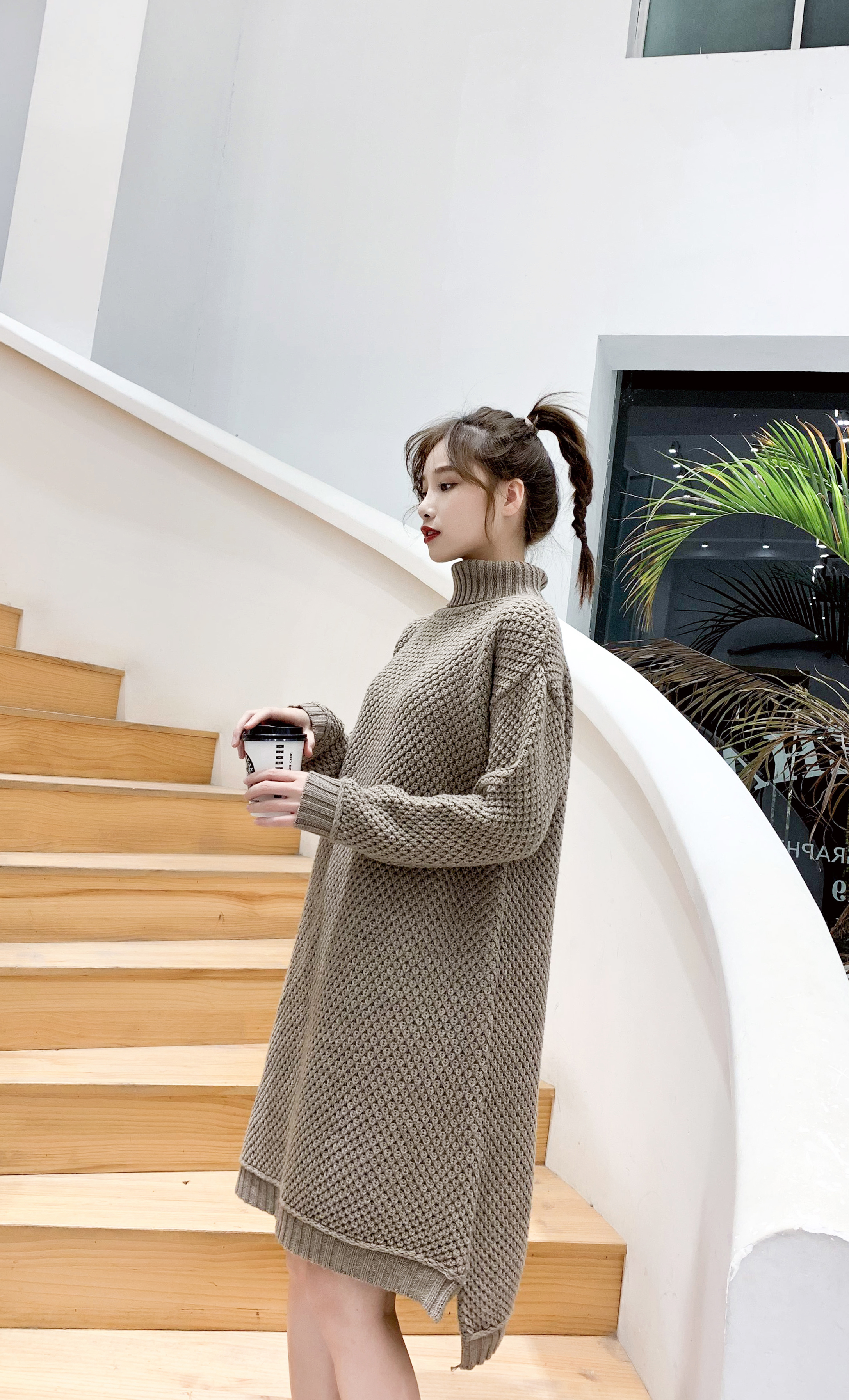 Trendy Slim-Cut Wool Knit Top for Ladies - Luxurious Warmth for Autumnal Fashion