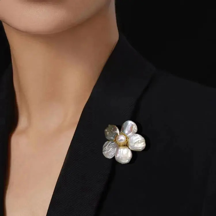 Minween Vintage Natural Baroque Pearl Brooches For Women Big Flower Brooch Jewelry Gifts 241227