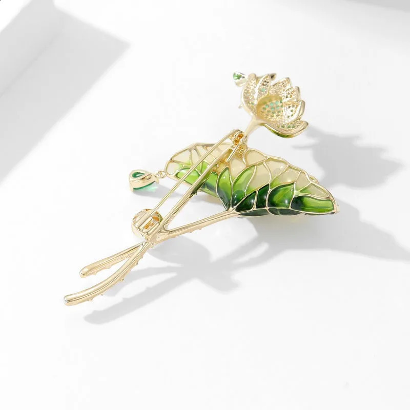 Chest flower Womens brooch pin for women drip oil pearl zircon inlaid lotus leaf lotus broochs Dress Accessories 241227