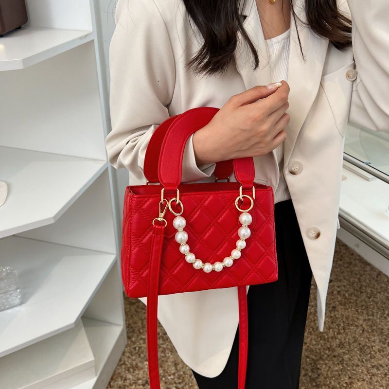 New popular shoulder bag niche fashion white design multifunctional women's crossbody bag pearl handbag2025 new item